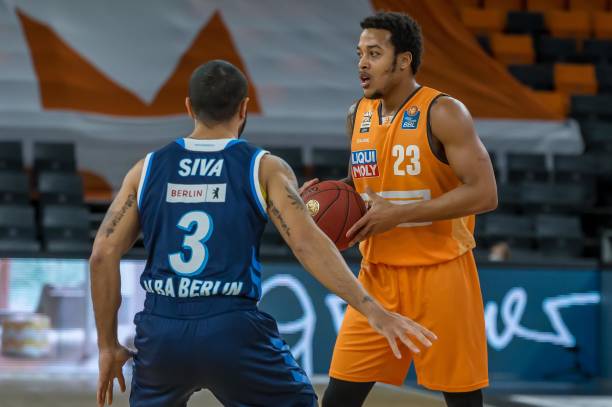 球队以其高 球队以其高